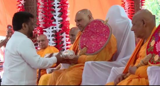 President Blessed by Malwathu & Asgiri Theros